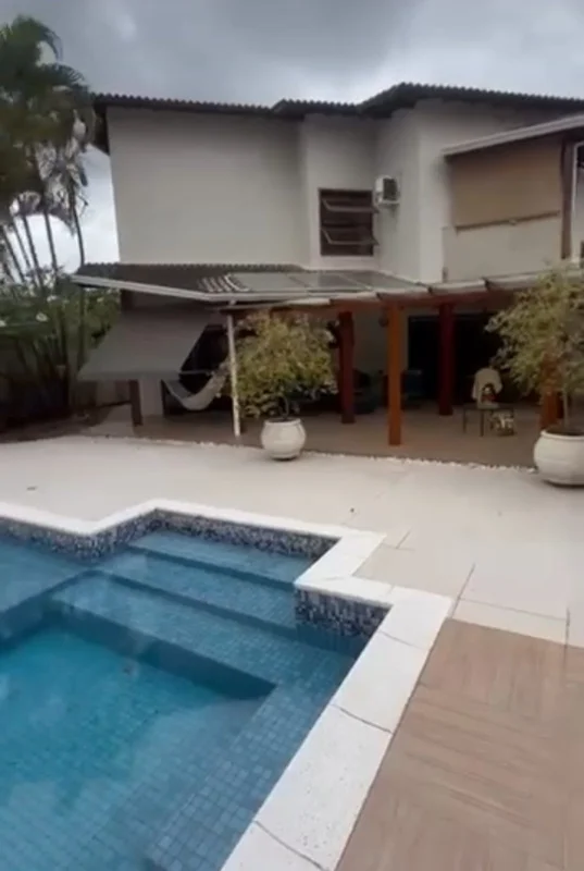 EXCELENTE CASA - ALTO PADRÃOVenha morar no melhor Condomínio do Jardim Botânico,...