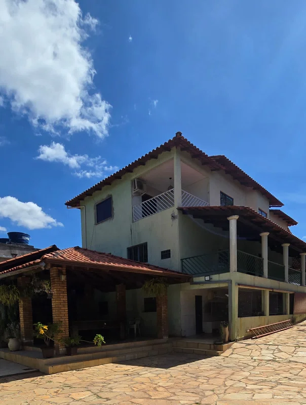 * Valor: R$ 1.590.000,00* Lote: 1.000m2* 4 Quartos * 1 Suíte * 4 banheiros* ?opç...