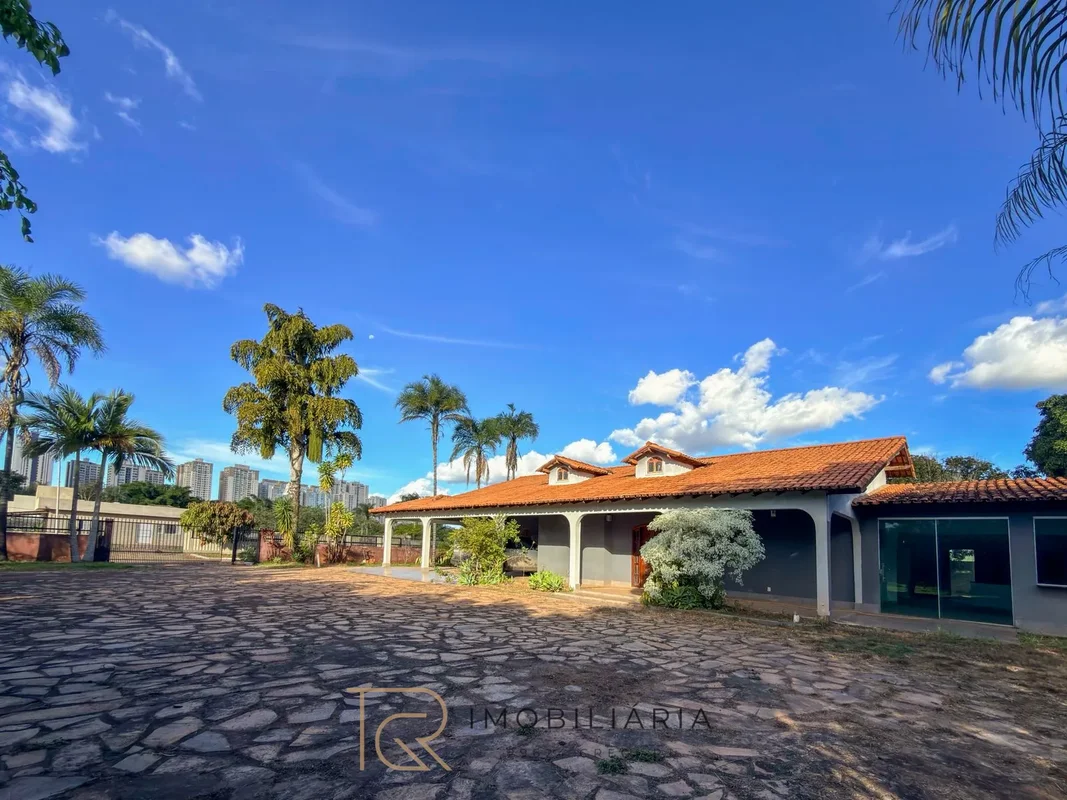 TRG imobiliária vende: Casa clássica no park way Quadra 05, fração maior que o p...