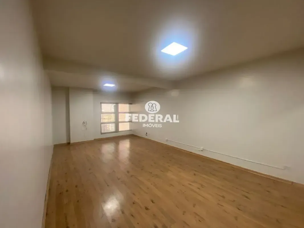 Disponível para locação, esse espaço comercial de 40m² localizado no coração de ...