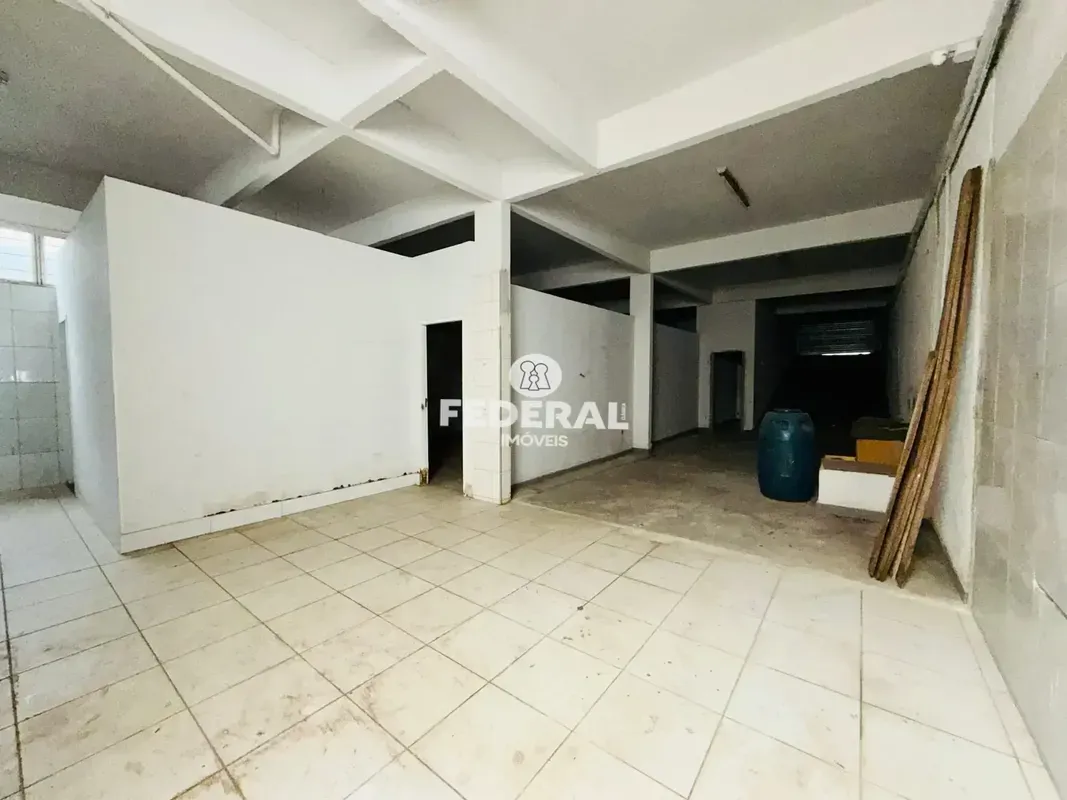 Excelente oportunidade comercial, na região da Vila Mauá. Trata-se de uma ampla ...