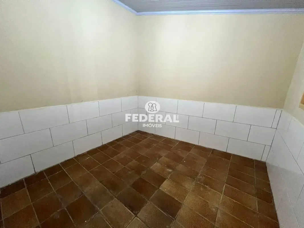 Apresenta-se essa casa padrão disponível para locação para fins RESIDENCIAL ou C...