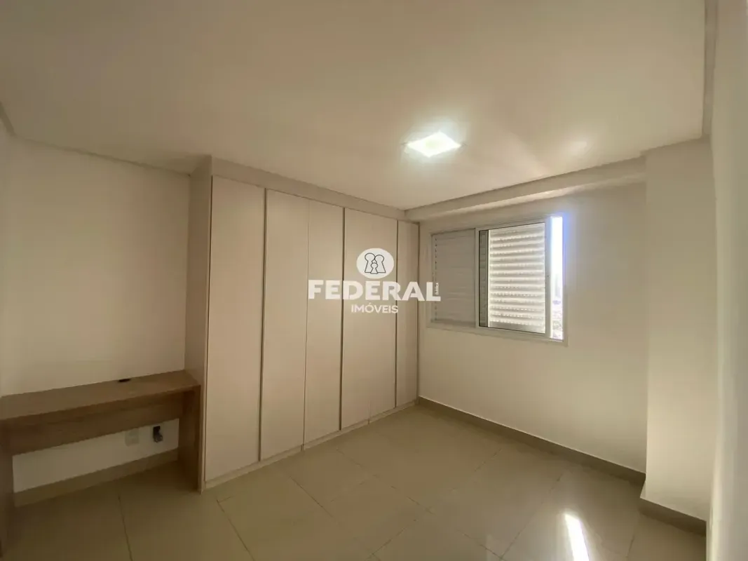 Este elegante apartamento localizado no renomado Setor Bueno, em Goiânia, oferec...