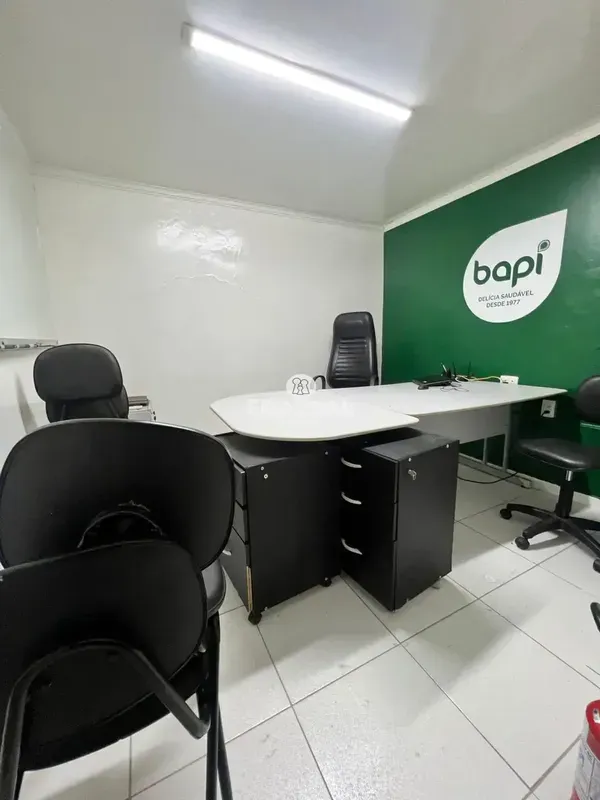 loja comercial de esquina - contendo vários ambientes - varias salas, copa, cozi...