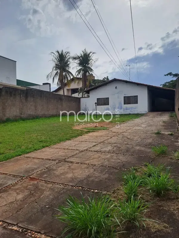 03 QUARTOS SENDO 02 C/ ARMÁRIOS, SENDO 01 SUÍTE, SALA, COPA, COZINHA, ÁREA DE SE...