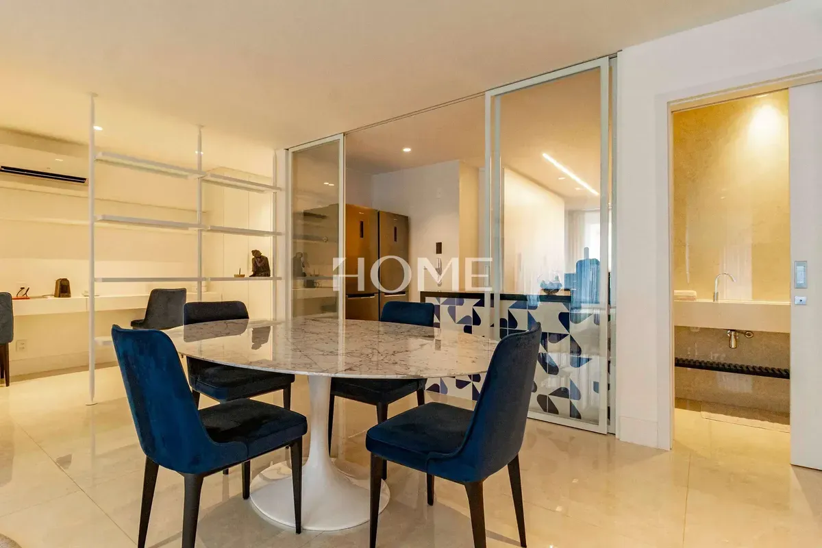 HOME VENDE COM EXCLUSIVIDADE:Este apartamento contemporâneo impecável e totalmen...