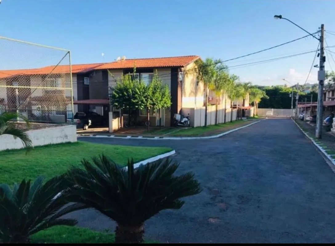 Sobrado à Venda no Condomínio Center Ville Próximo ao Residencial Madri 3 Quarto...