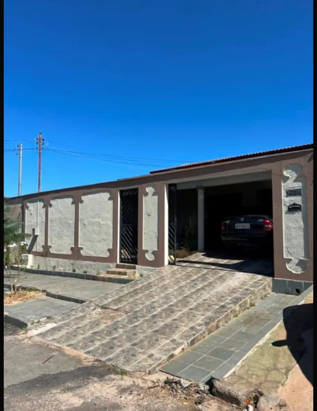 Casa espaçosa — 210 m² de área construída em lote de 360 m²Imóvel sólido, constr...