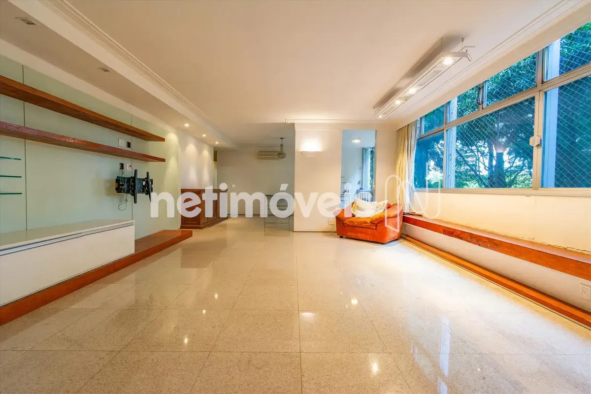 Apartamento à Venda – SQS 315, Bloco A, Asa Sul | 218m², 5 Quartos (sendo 1 escr...