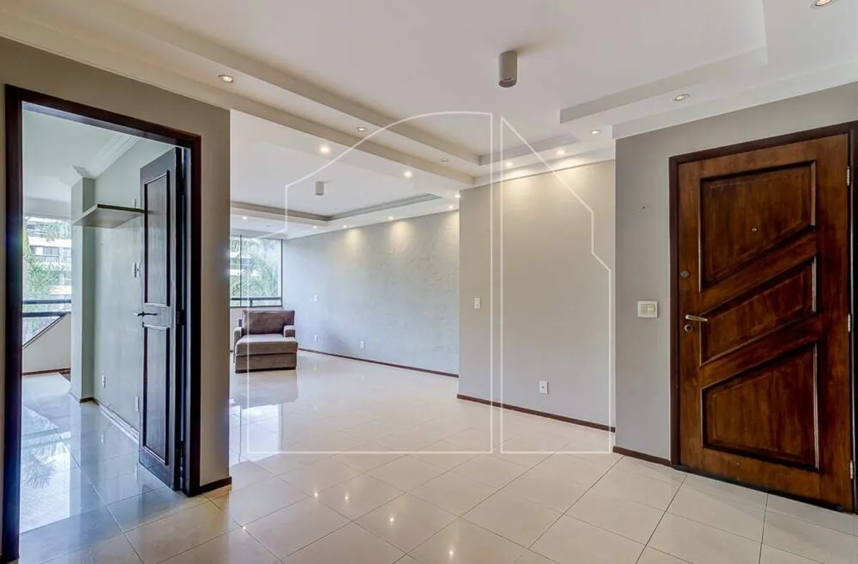 DALL'OCA IMÓVEIS ALUGA:Excelente apartamento totalmente reformado, próximo a com...