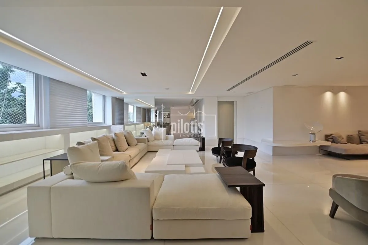 Apartamento único, com reforma impecável e acabamento de altíssimo padrão, local...