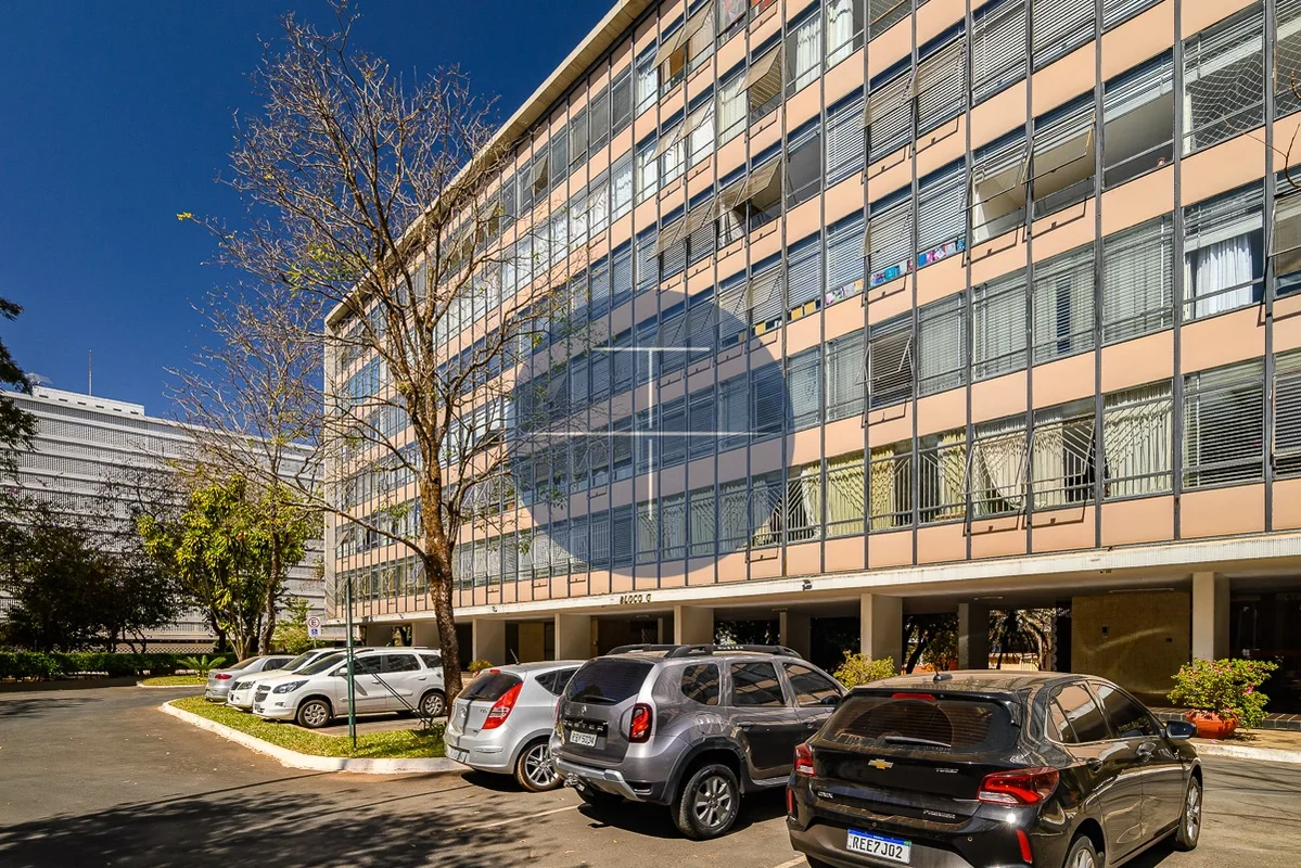 Vendo excelente apartamento na SQS 308, uma das quadras mais valorizadas e desej...