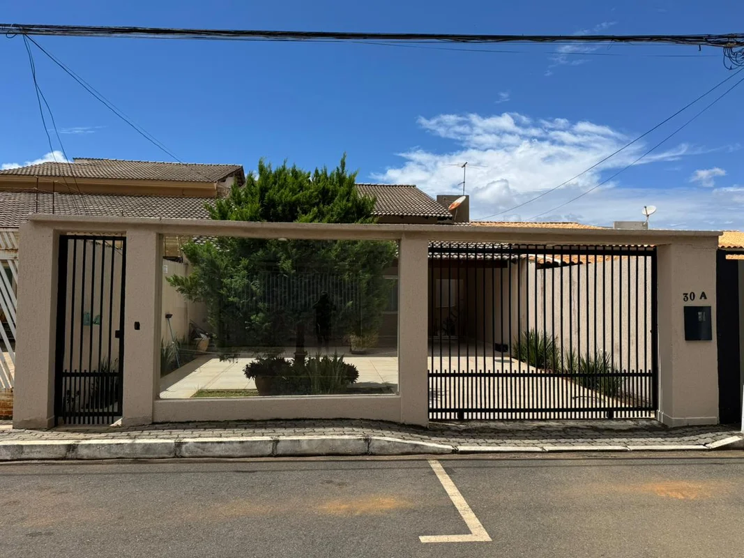 Casa 3 Qts sendo uma suíte com closet-VICENTE PIRES Rua 12 -Condomínio vazado 10...