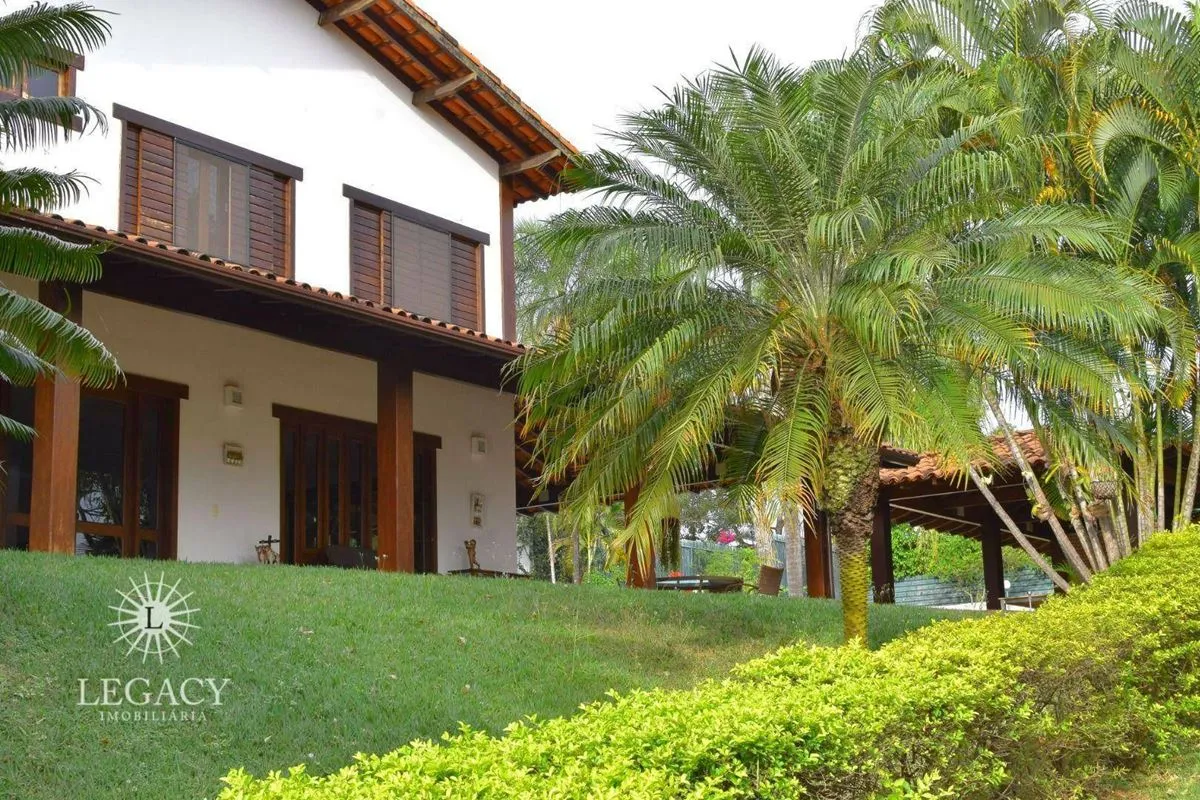 Casa para locação numa das melhores quadras do Lago Sul. Composta por:Térreo: sa...