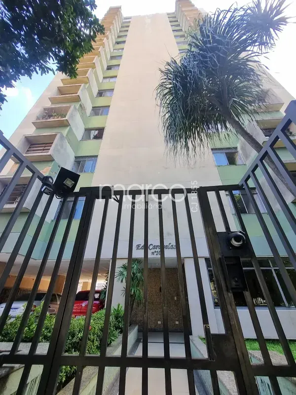 Apartamento com sala, cozinha com armário, área de serviço, banheiro social com ...