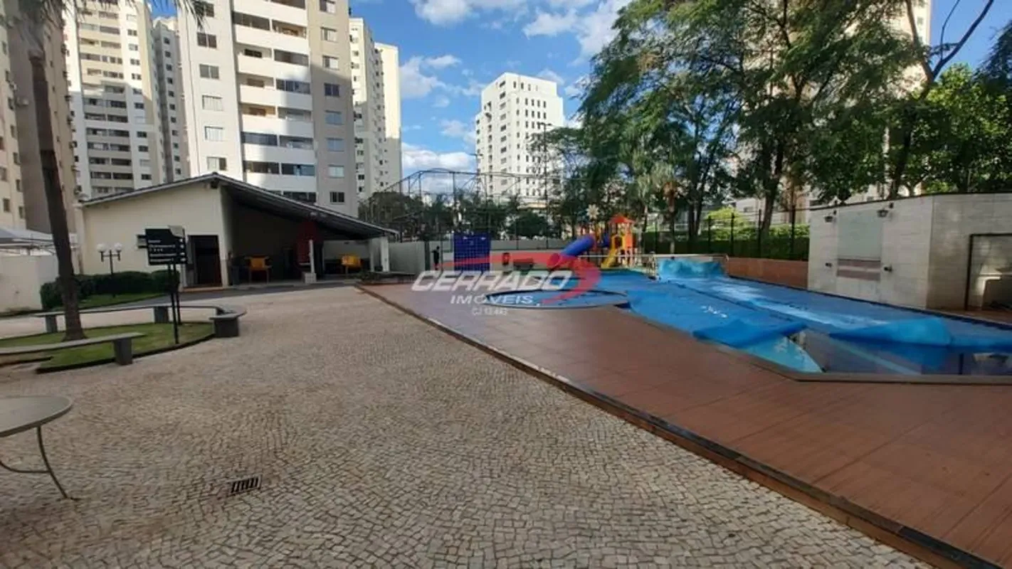 Apartamento com 2 quartos, rico em armários, pintura nova, duas vagas de garagem...