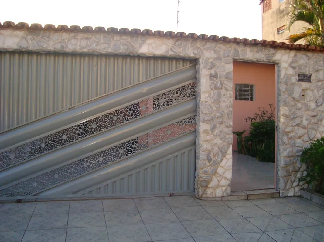Casa espaçosa, bem estruturada e localizada em um dos bairros mais desejados e v...