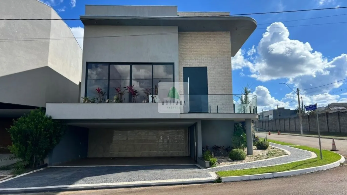 4 suites sendo uma master despensa na lavanderiadeck de madeira na piscinajardim...