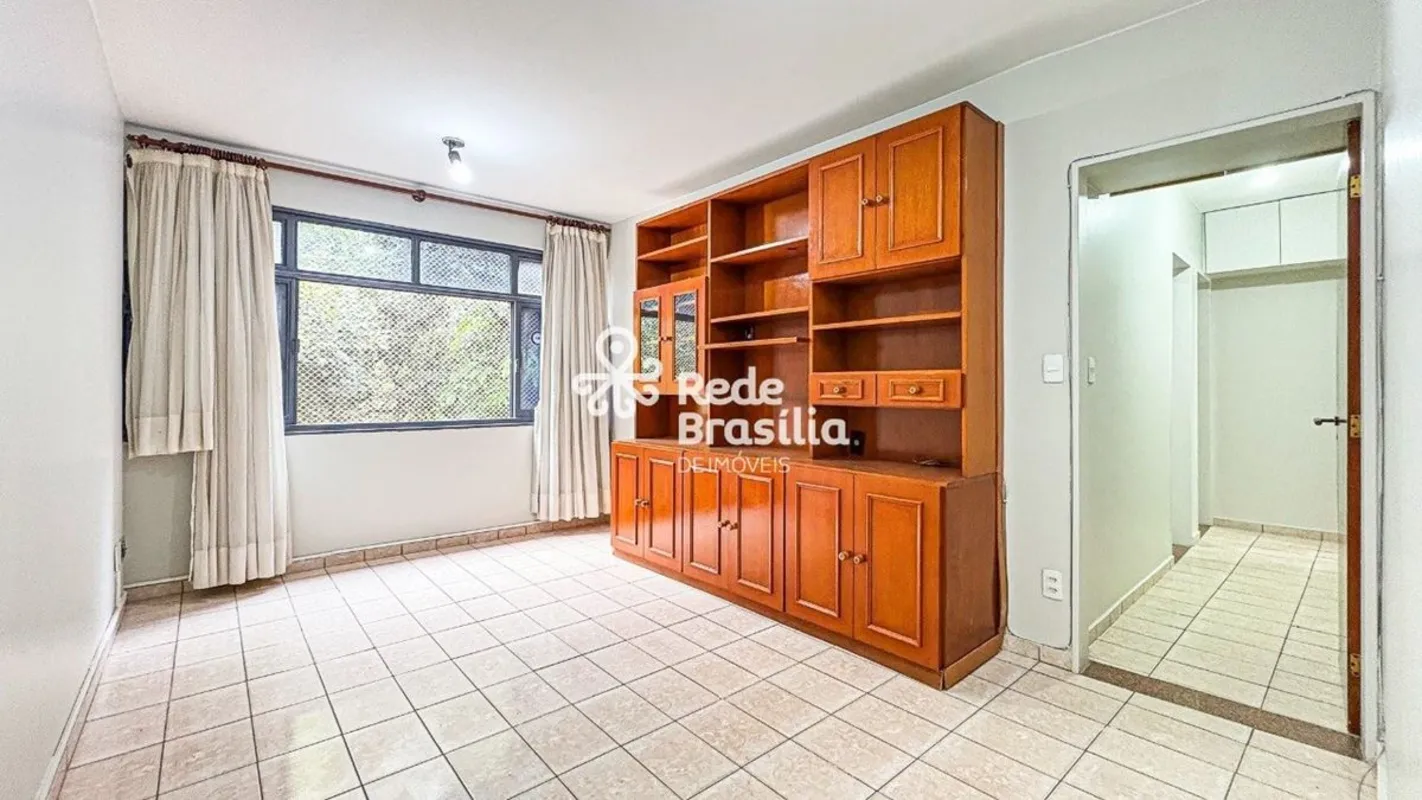 SQS 402, Asa Sul, Brasília, DFDESOCUPADO! Apartamento à venda na SQS 402, com 63...