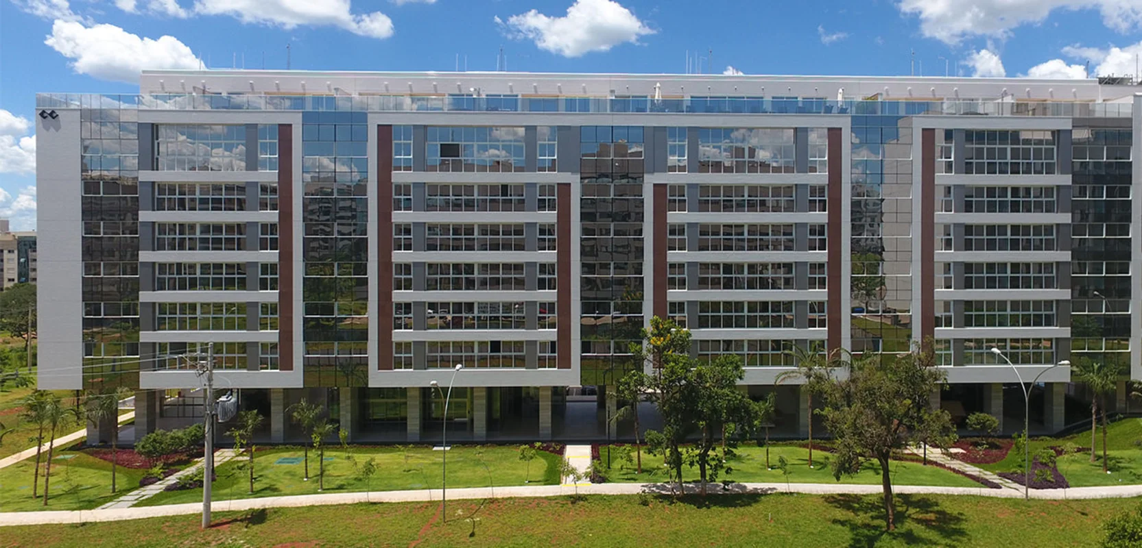 Descubra um apartamento de alto padrão na SQNW 310, Noroeste, Brasília/DF, que u...