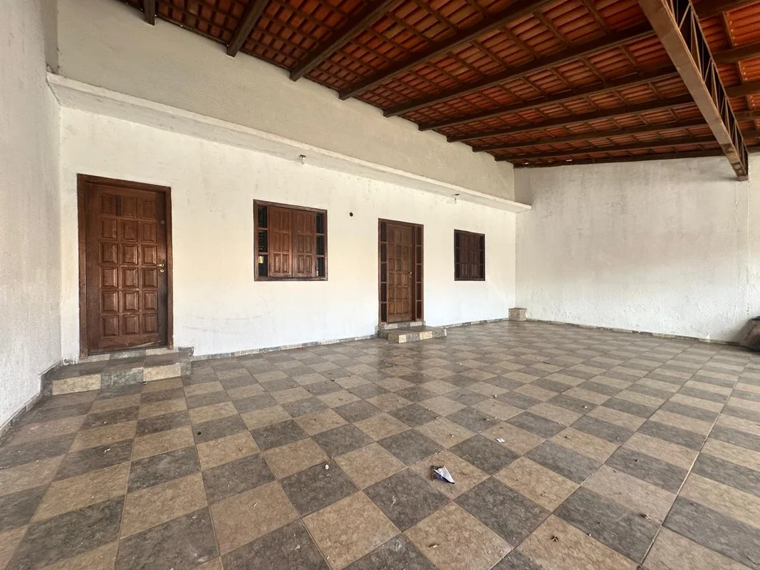 VENDE - casa em ótima localização - * Quadra 13 - S/Central - Gama/DF* 3 quartos...