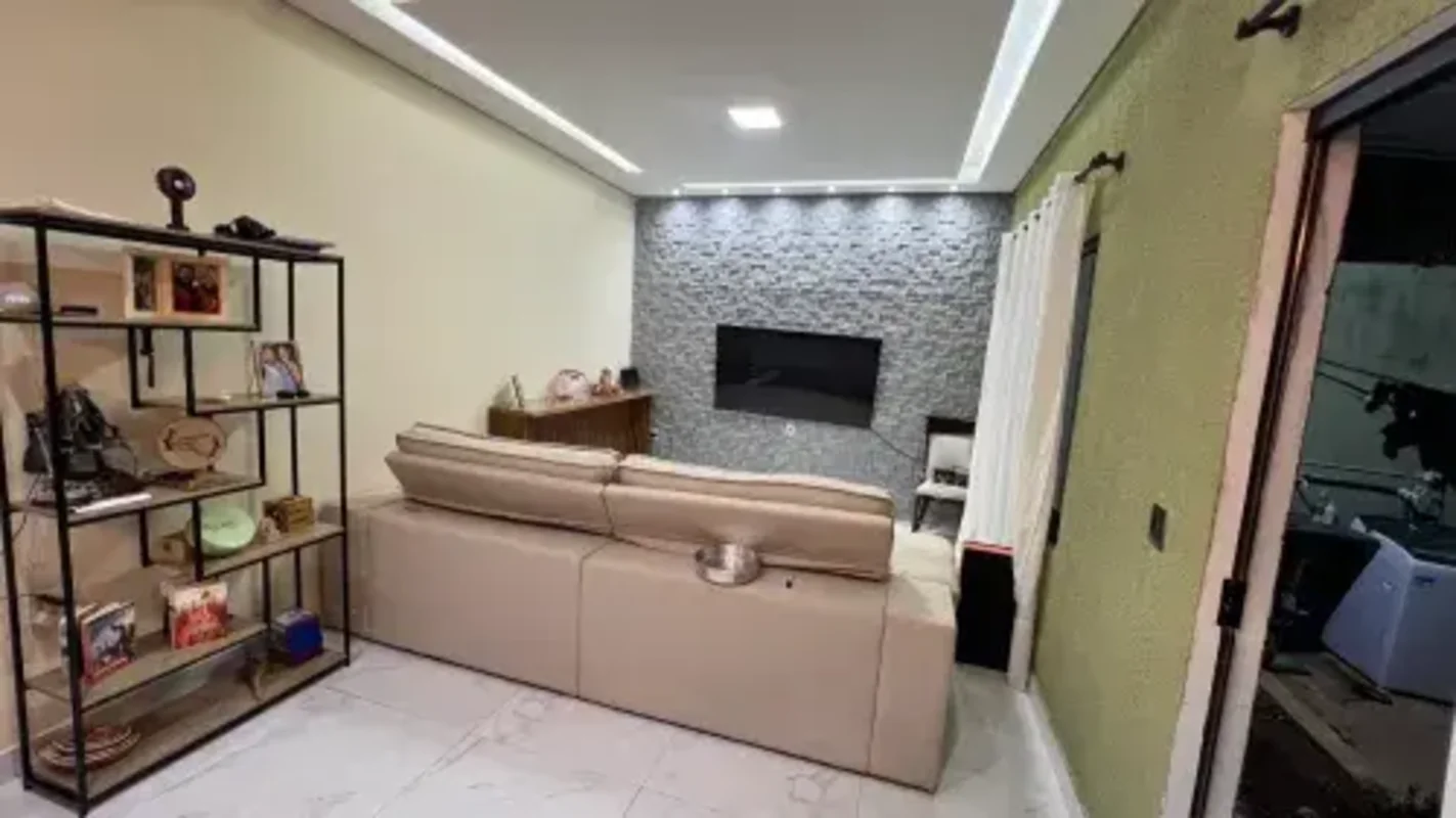 JDM IMOBILIÁRIA VENDE :Excelente casa, localizada em Samambaia Sul - QN 515. Doc...