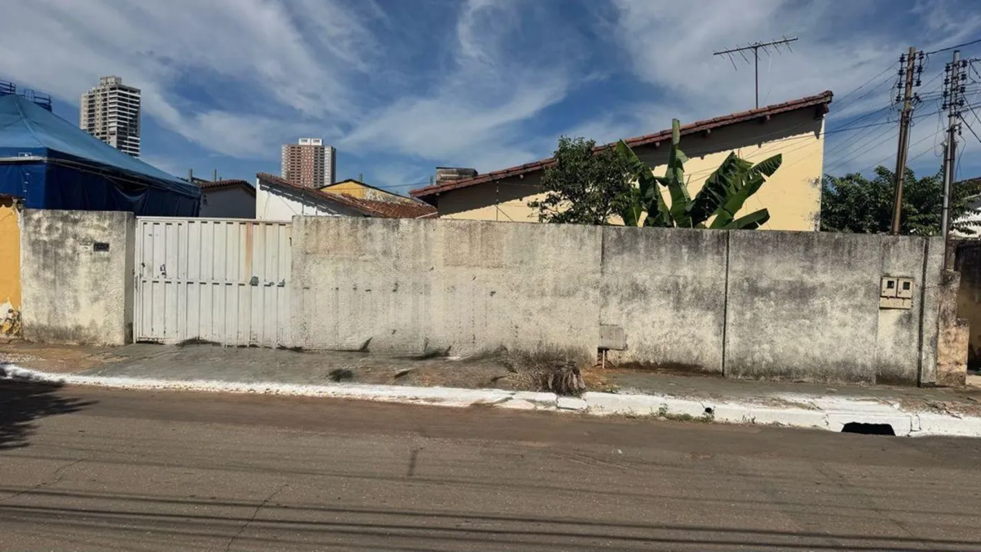 Vende-se um Casa Térrea no Setor Coimbra, com 04 quartos, Sala de estar/TV, cozi...
