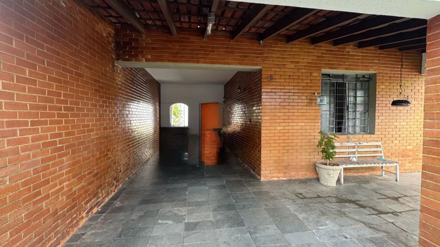 Vende-se um Casa Térrea no Setor Coimbra, Excelente localização Casa 03 quartos ...