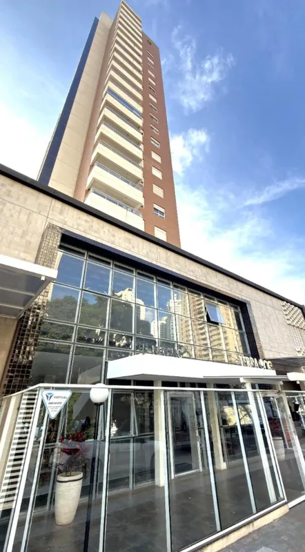 Apartamento mobiliado com 01 suíte, rico em armários, piso em porcelanato, 41,44...