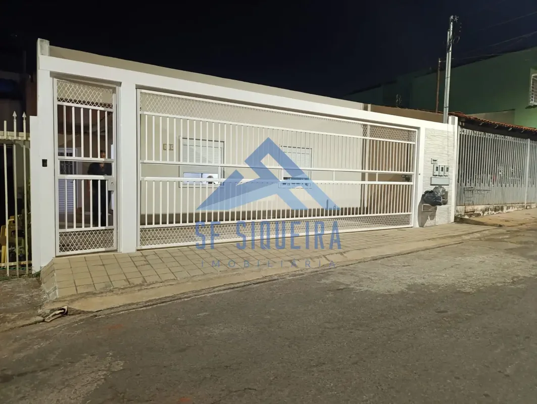 S. F. SIQUEIRA SIQUEIRA VENDE IMÓVEL COMPOSTO DE:- LOTE DE 300m² VAZADO COM ENTR...