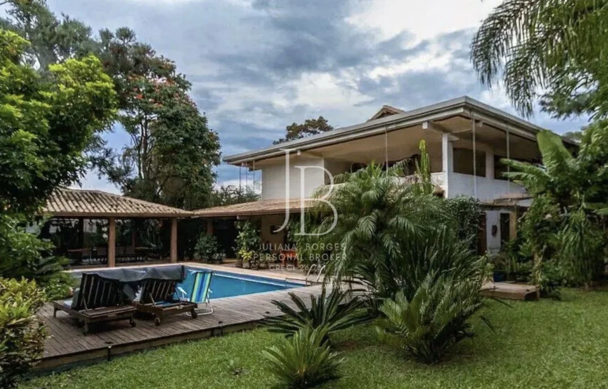Vendo linda casa no Lago Sul1000m² de área construída1.320m² de terreno + 2.680m...