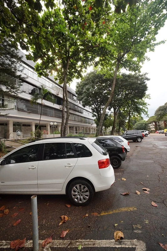 SQN 405 – Apartamento Reformado 78 m²Apresento a você uma excelente oportunidade...