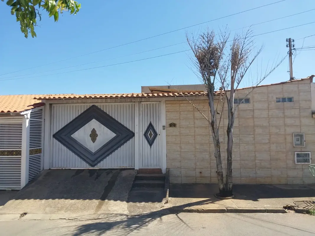 JDM IMOBILIÁRIA VENDE :Excelente casa, localizada na QNM 23, Conjunto M - Ceilân...