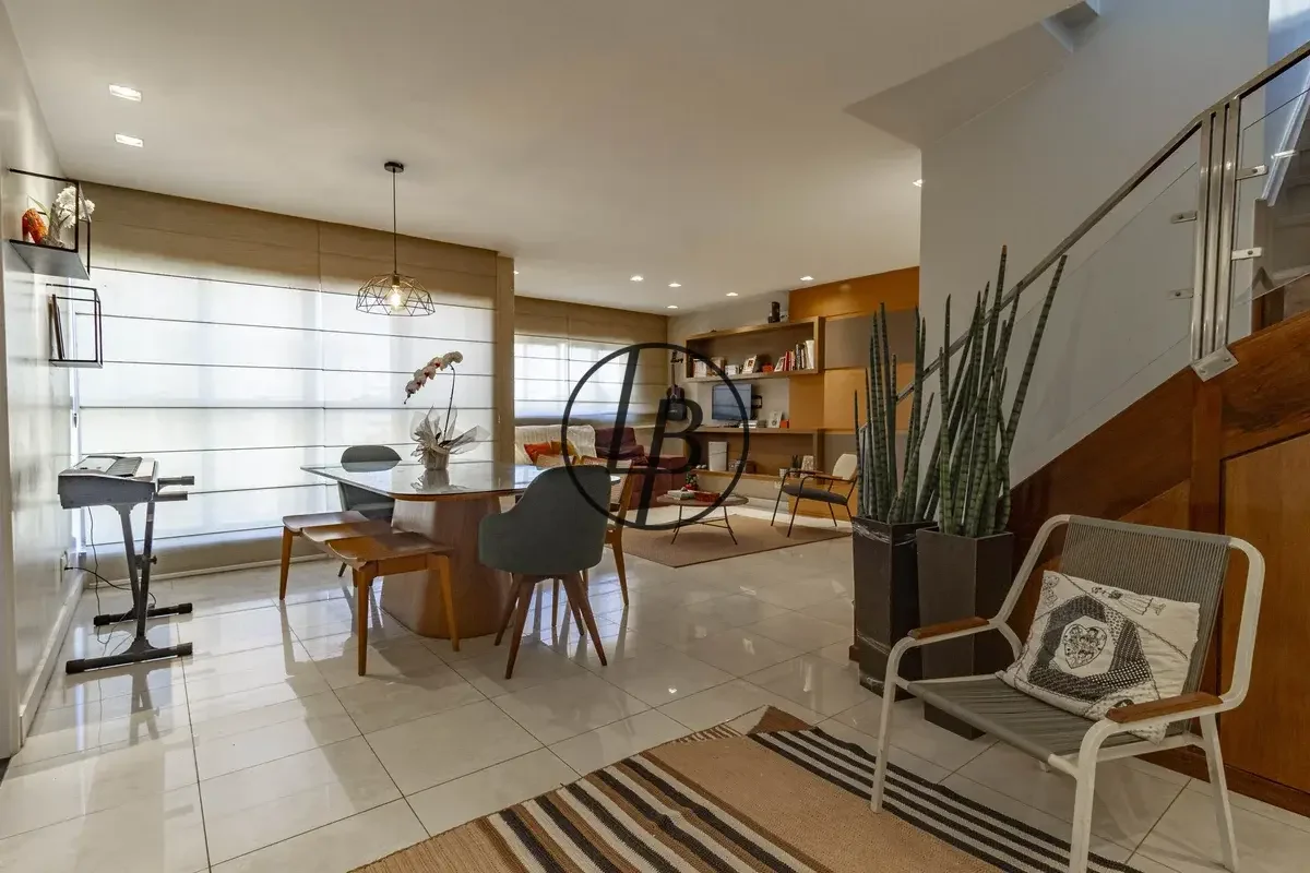 Apartamento na SQN 109, ASA NORTE, oferece uma vista livre e o charme de uma cob...