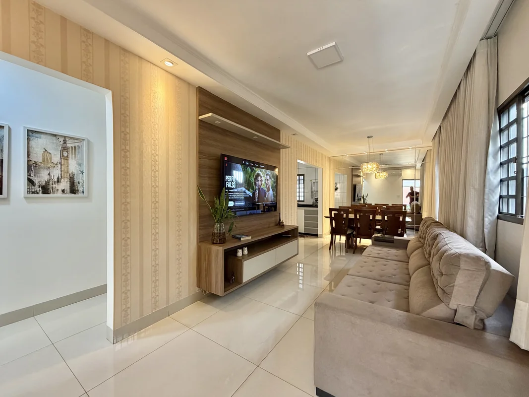 À venda Casa única em terreno de 300m², toda avarandada e com imenso quintalR$ 6...