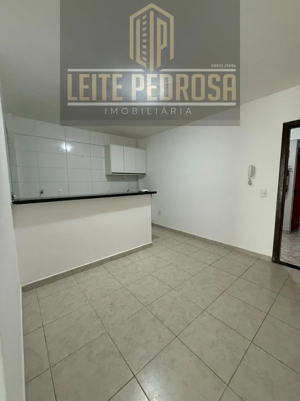 Descubra um apartamento confortável e bem localizado no Setor Habitacional Vicen...