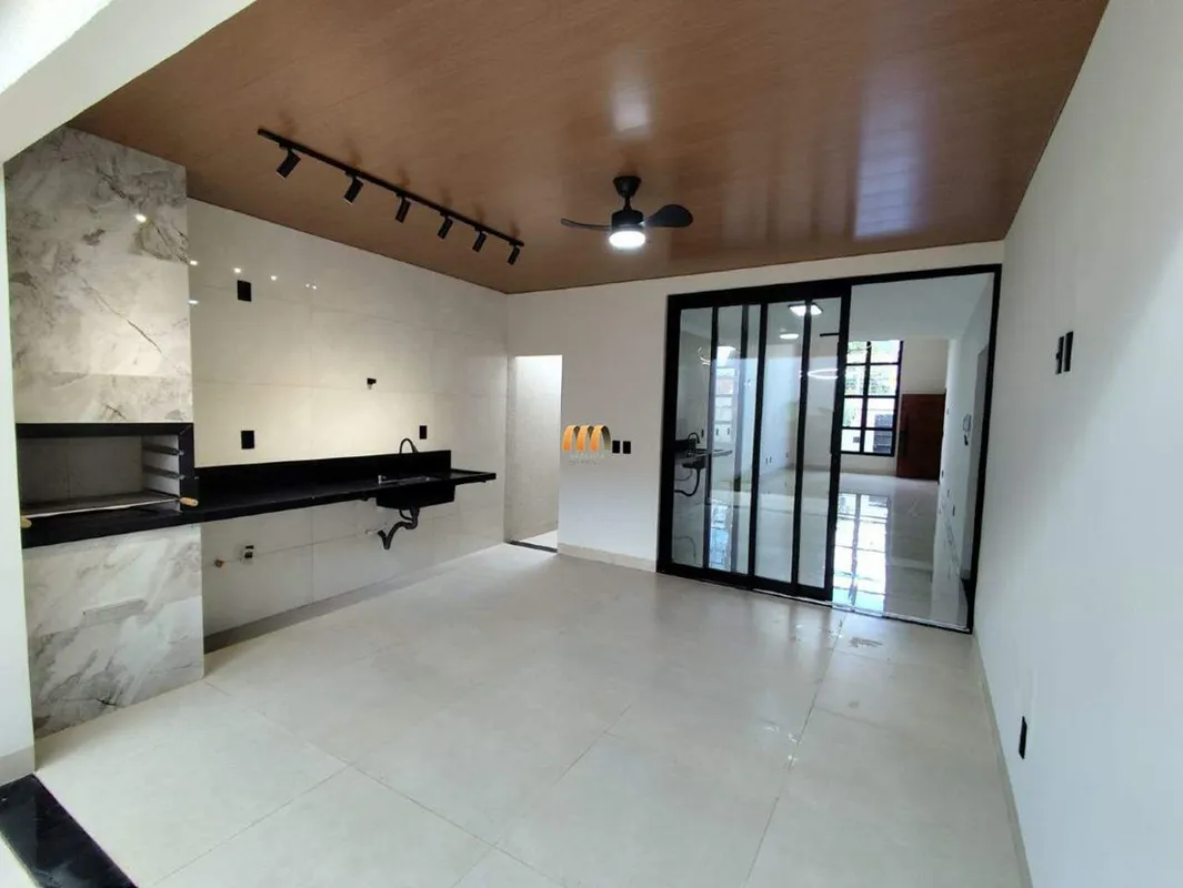 Lote 300mConstrução 161m3qts sendo uma suíteSala pé direito altoCozinhaBanheiro ...