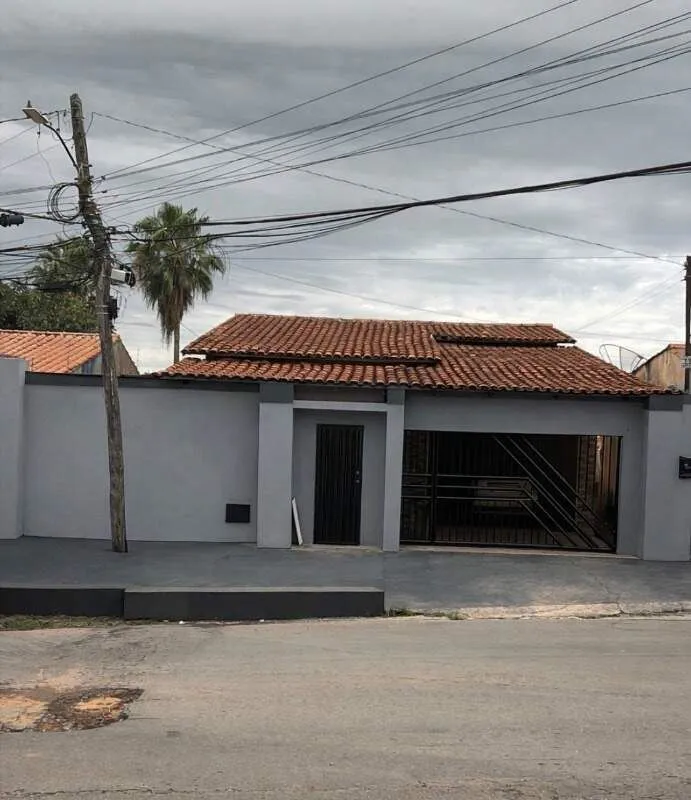 03 quartos sendo 01 suítesalacozinhaárea de serviçogaragem para 02 carros Imóvel...