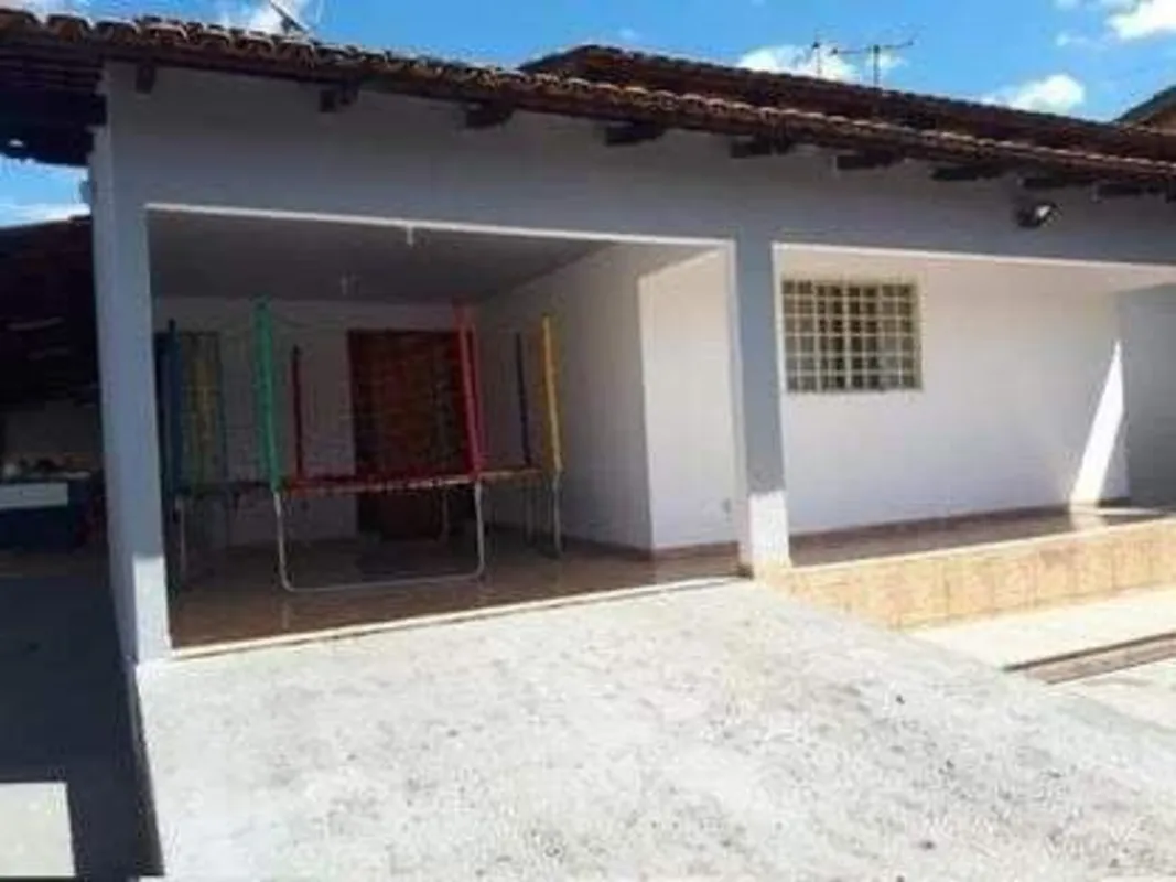 São 3/4 sendo um suite, sala, copa, cozinha, banheiro social,área de serviço, ár...