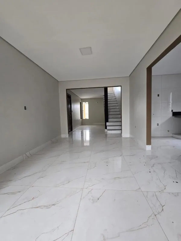 Sobrado amplo com 360m², distribuído em 2 andares mais terraço, ideal para quem ...