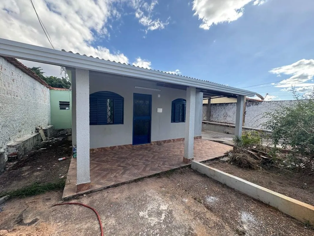 Casa para locação em Sobradinho-DF Quadra 16;2 quartos;Sala;Sala de jantar;Cozin...