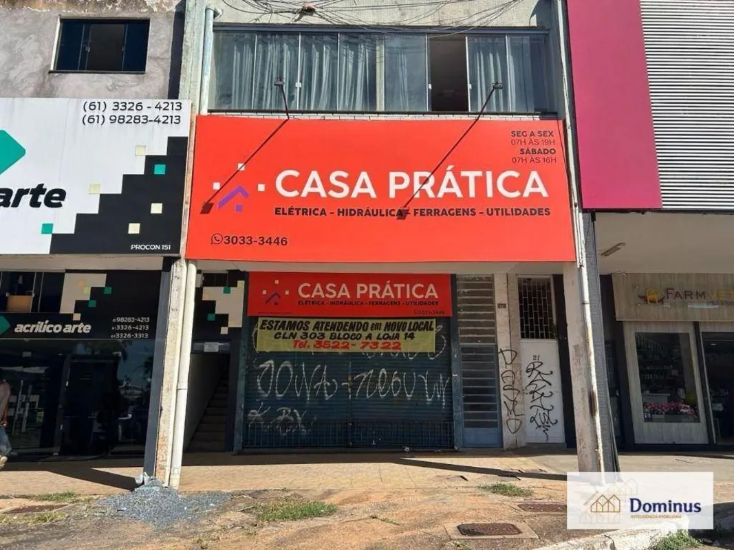 SCRLN 703 ASA NORTE Loja com aproximadamente 90 m², dividida entre térreo e subs...