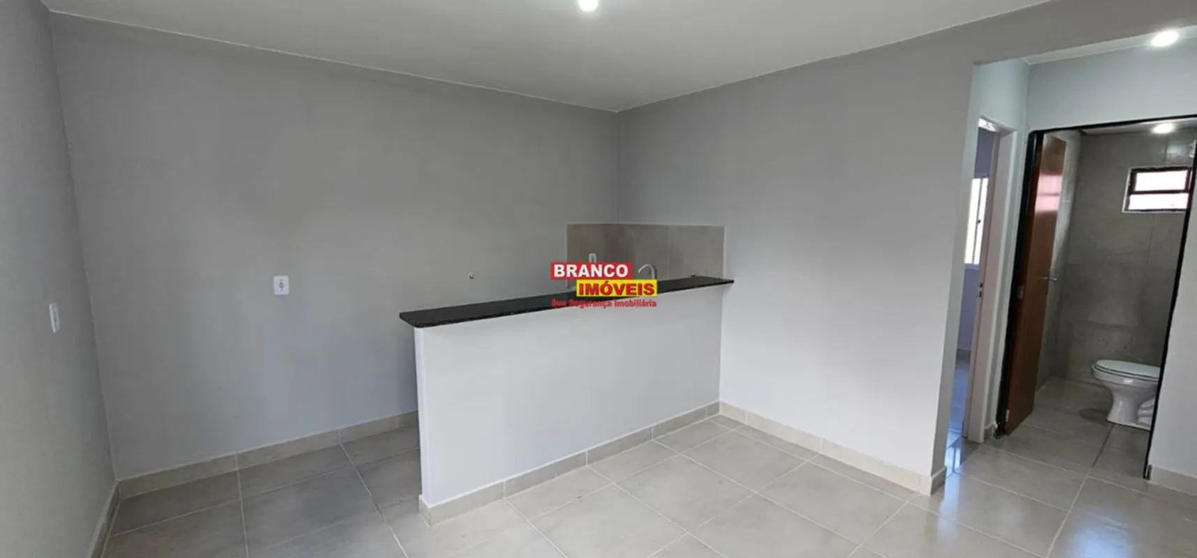 Apartamento de 1 quarto, localizado no 1º andar, totalmente reformado e com piso...