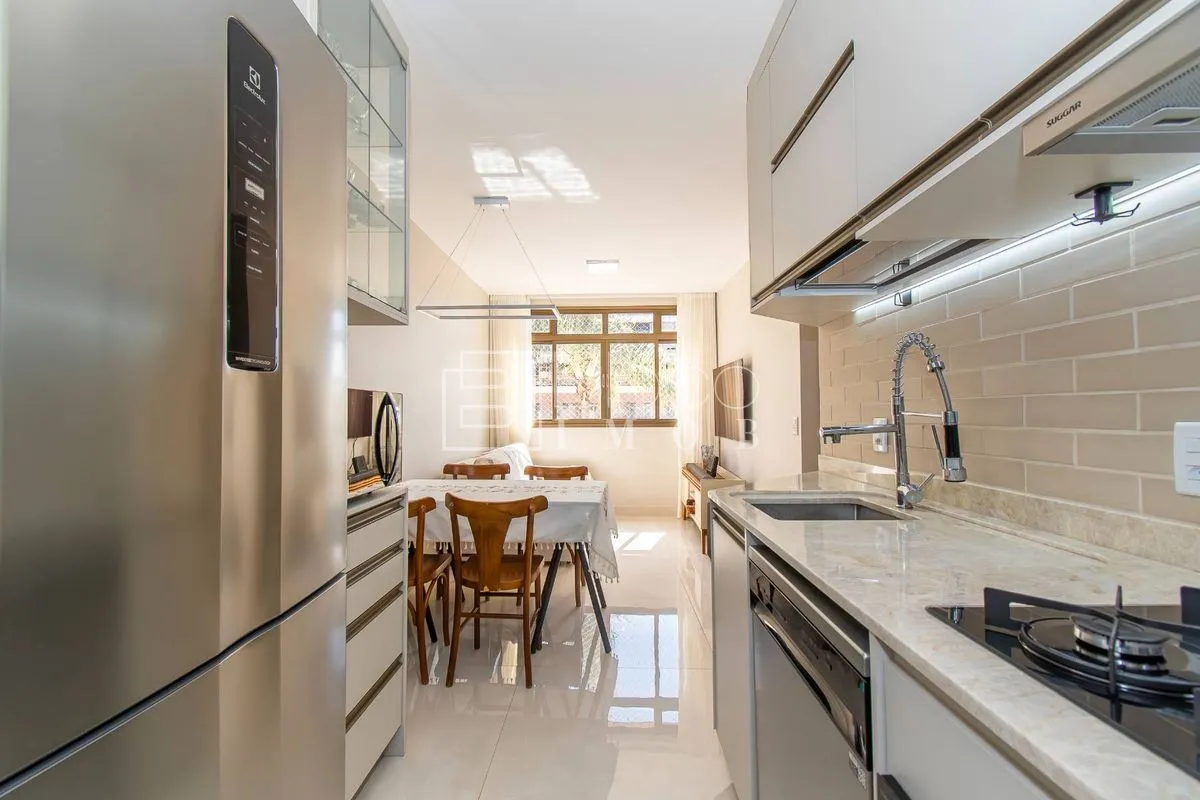 APÊ LINEAR É REFORMADO DE CANTO, NASCENTE COM VISTA. São 51,19m² útil:- Sala est...