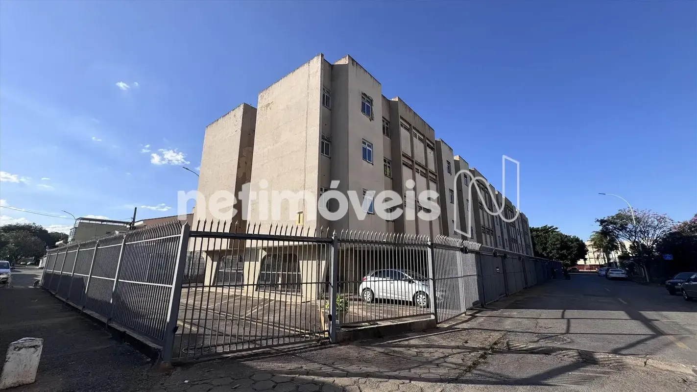Apartamento com excelente localização, composto por 2 quartos, banheiro social, ...