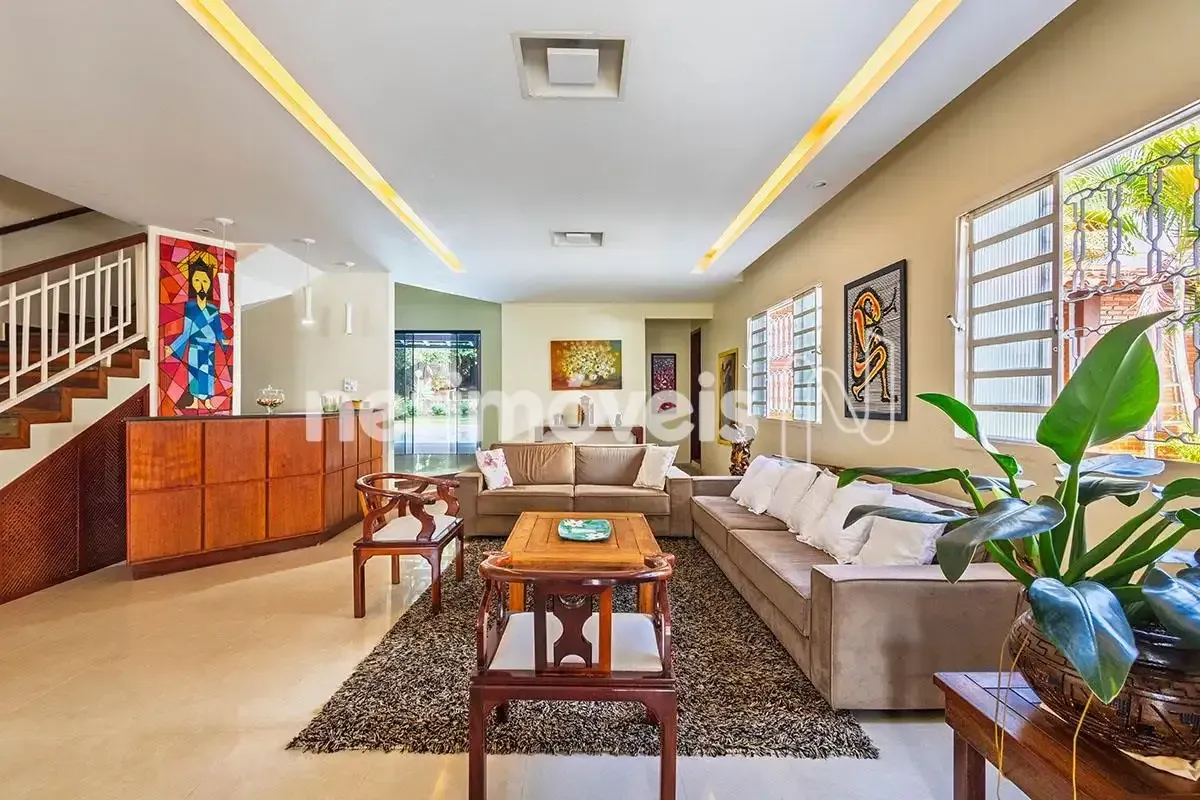 Casa na SHIN QL 12 – Imponente, Espaçosa e Sofisticada | 4 Suítes | 8 Vagas Loca...