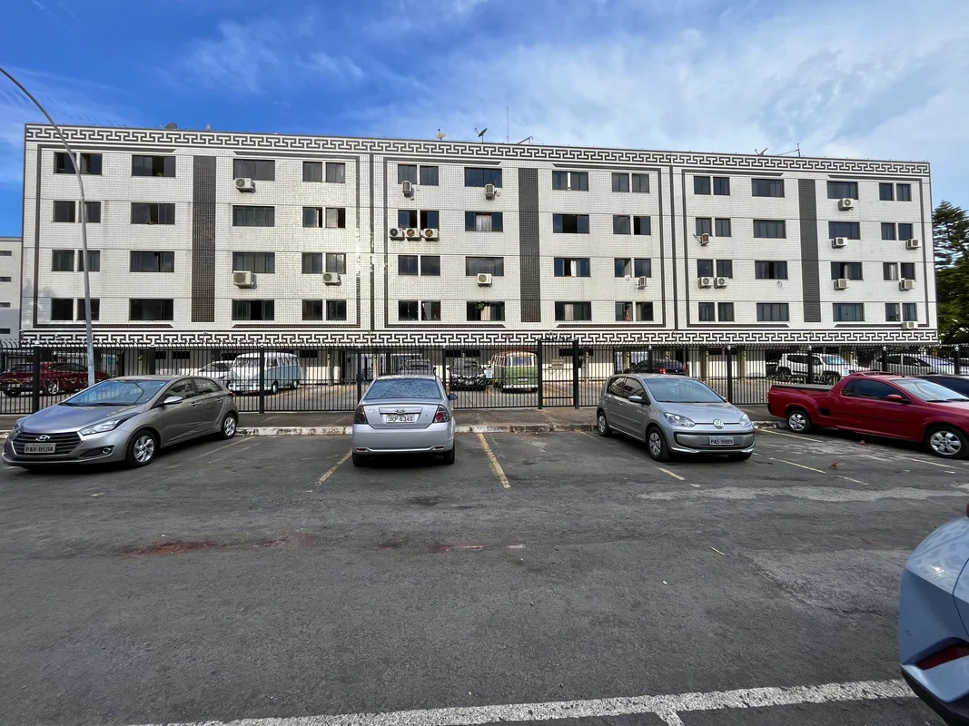 Descubra seu novo lar na SHCES Quadra 203 Bloco G, em Cruzeiro/DF. Este apartame...
