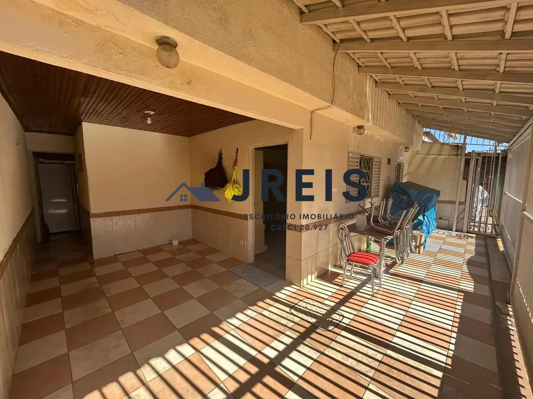 JREIS ESCRITÓRIO IMOBILIÁRIOCasa localizada no bairro P.sul-Qnp 30;-Casa sendo:*...