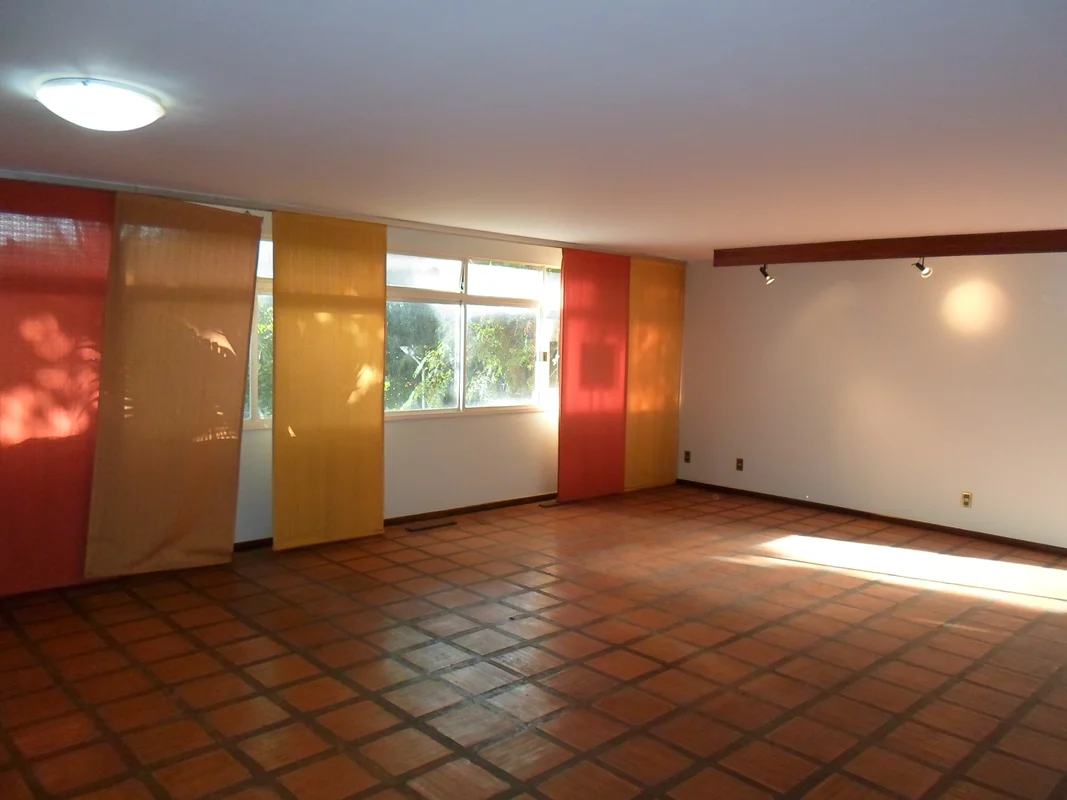 Vendo ótimo 04 quartos, suíte e 02 vagas na SQS 309- Ótima localização!- São 193...