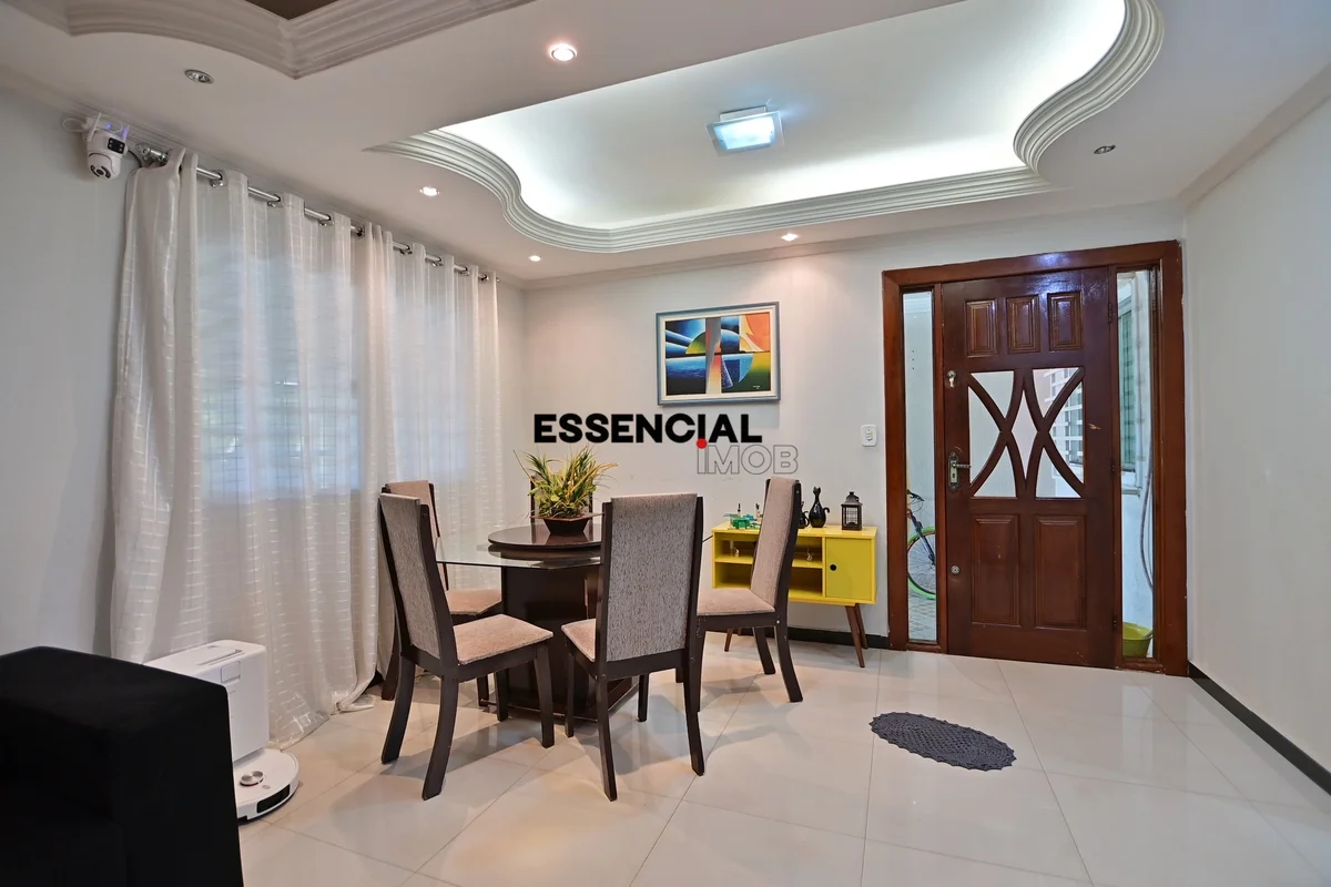 Apresentamos esta excelente residência, construída em um lote de 200 m², oferece...